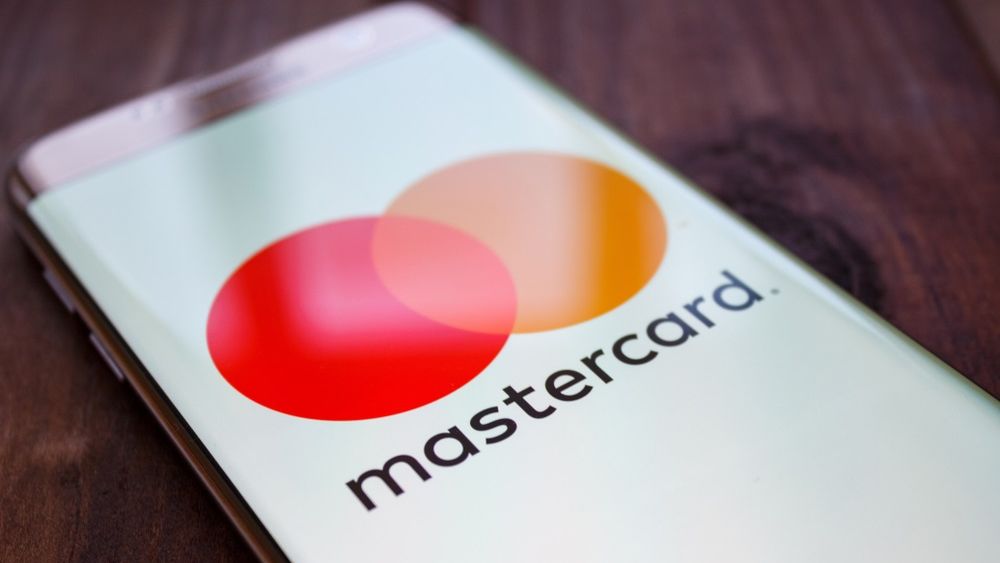 Studiu Mastercard: Platile mobile, din ce in ce mai populare in discutiile din social media