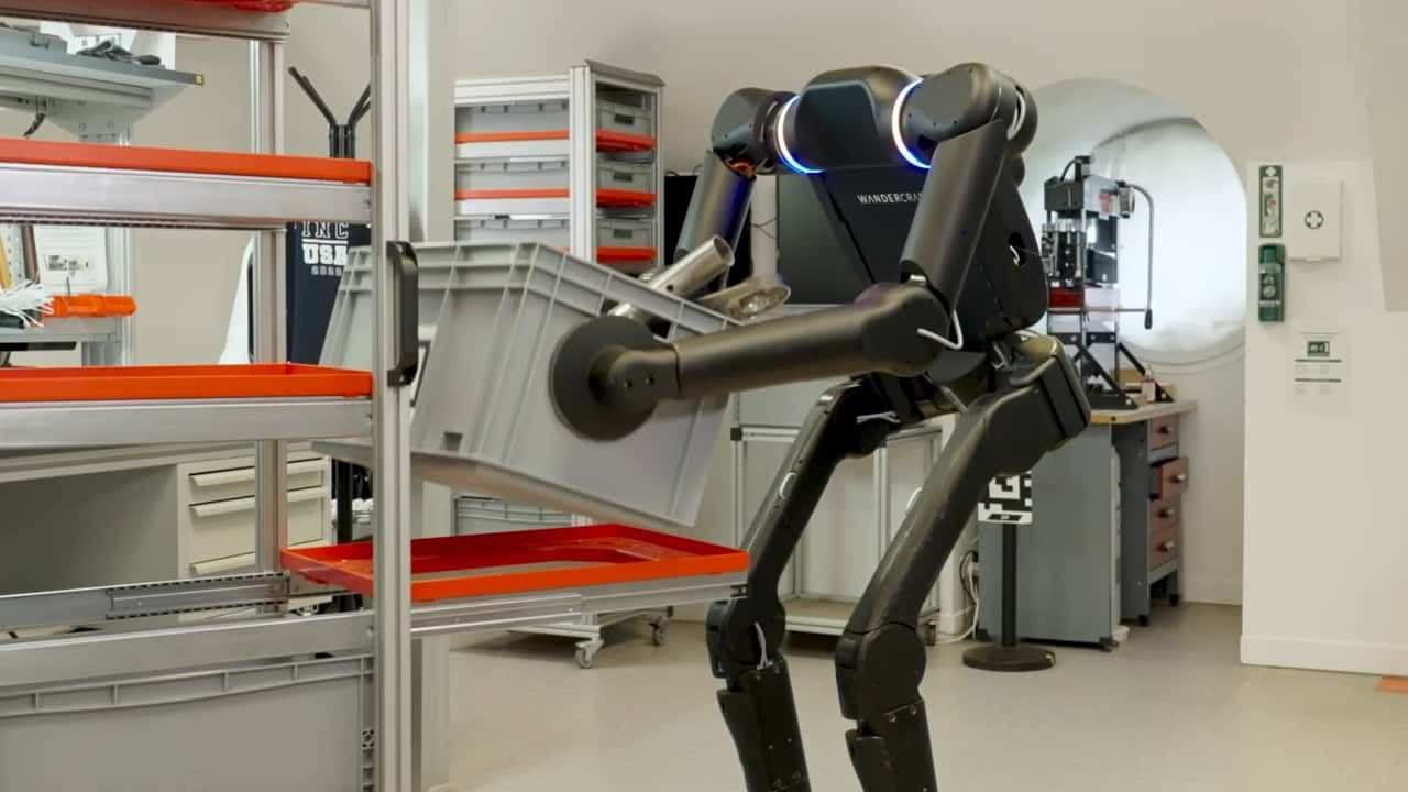 Renault va introduce sute de roboți umanoizi în uzinele sale. Ce înseamnă asta pentru fabrica Dacia de la Mioveni
