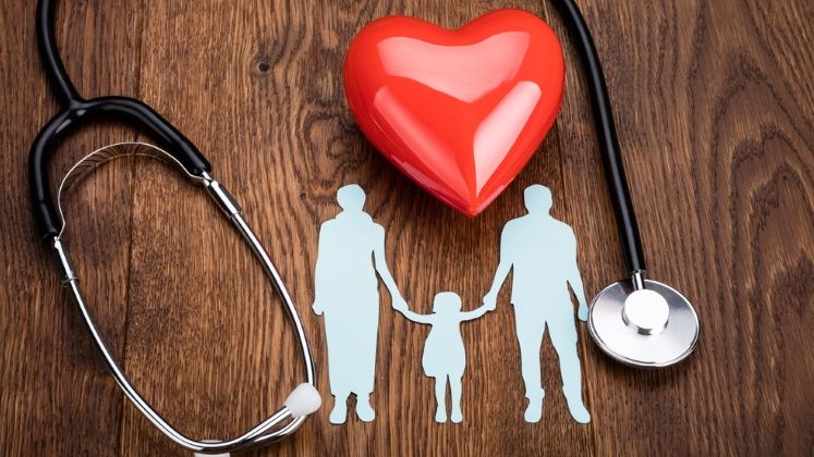 CNAS: Parintii pot beneficia de concediu medical pentru copilul care sufera de boli rare, HIV/SIDA si alte afectiuni