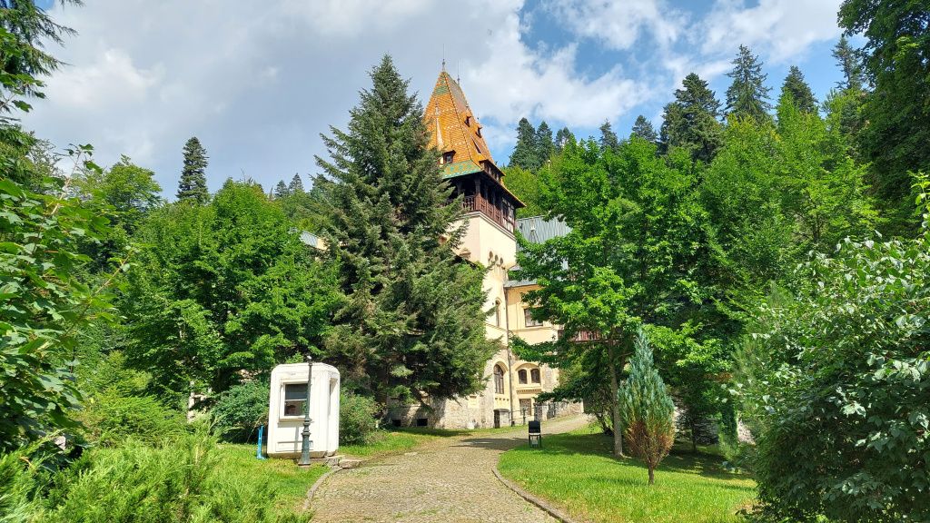 Pelișorul văzut din Vila Șipot