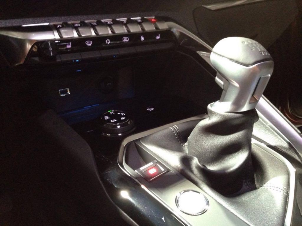 Peugeot 3008 - Imagine 10