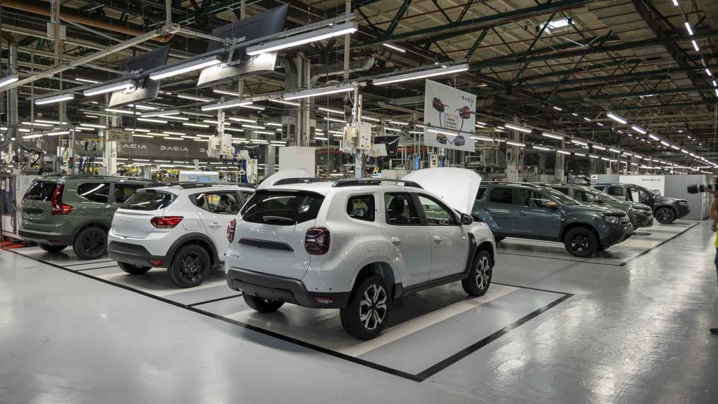 Dacia: Pierdem 50.000 de euro pe săptămână cât timp este închisă Valea Oltului