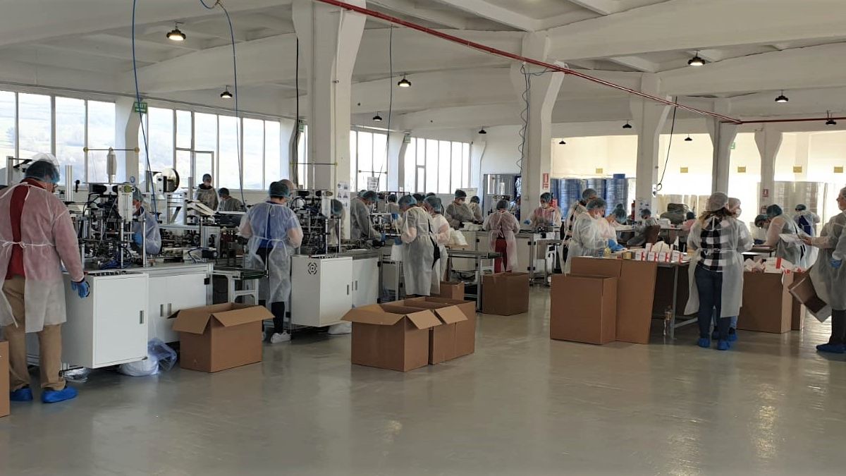 Taparo investește 20 de milioane de euro și își face fabrică de textile medicale. Producătorul de mobilă și-a extins capacitatea de producție de măști chirurgicale