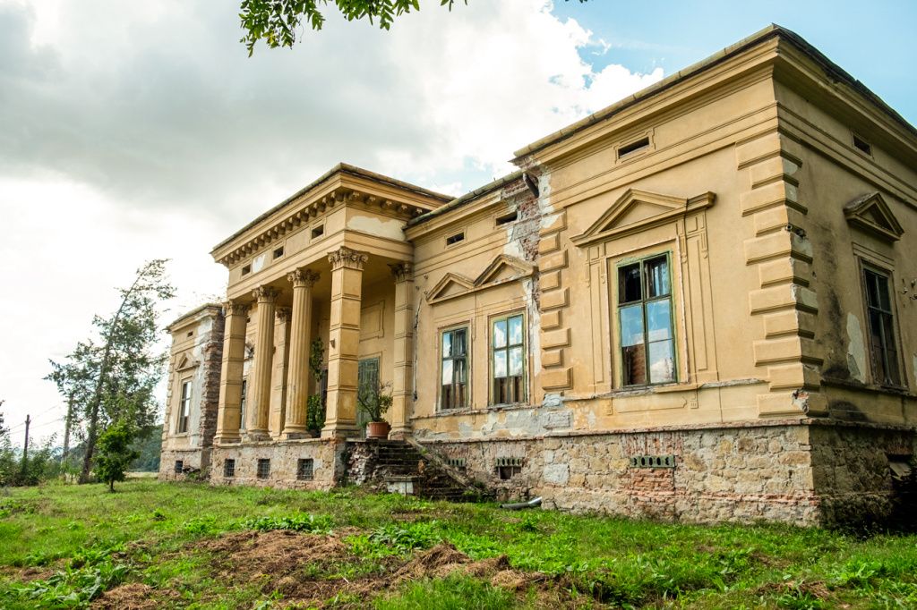 Castel de peste 200 de ani cu teren de 11 hectare, scos la vânzare pentru 770.000 de euro - Imagine 13