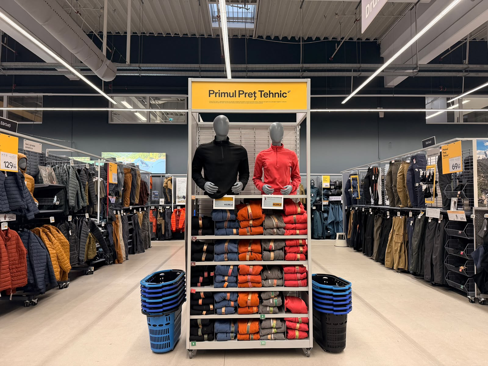 Ce produse sportive poți cumpăra cu mai puțin de 100 de lei? Decathlon arată cât costă încălțămintea și echipamentele de schi