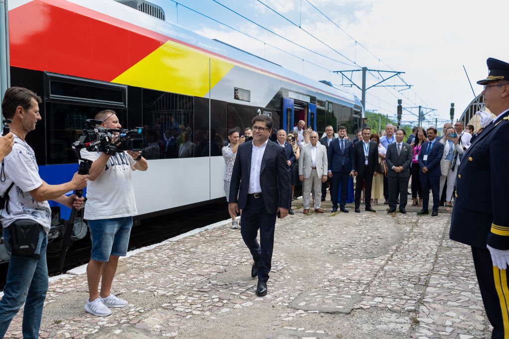 GALERIE FOTO | Cum arată trenul 100% românesc, primul automotor produs în România după 80 de an - Imagine 32