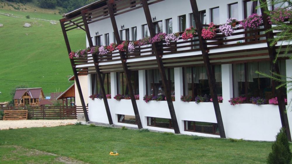 O pensiune din România introduce asigurarea storno cu acoperire COVID-19