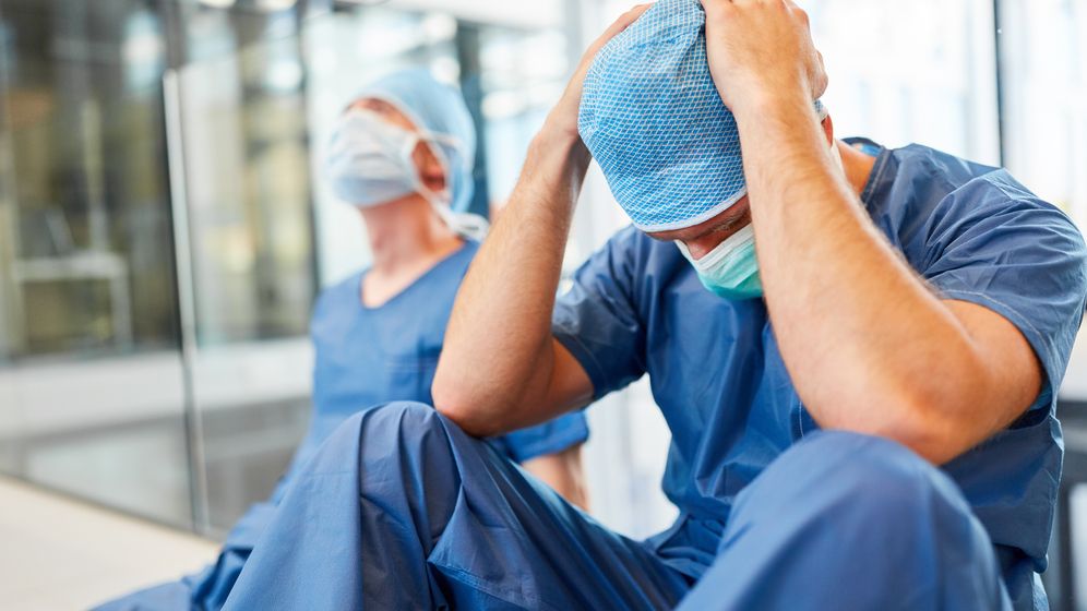 Noi măsuri în valul 4: concediile personalului medical, suspendate pentru 30 de zile