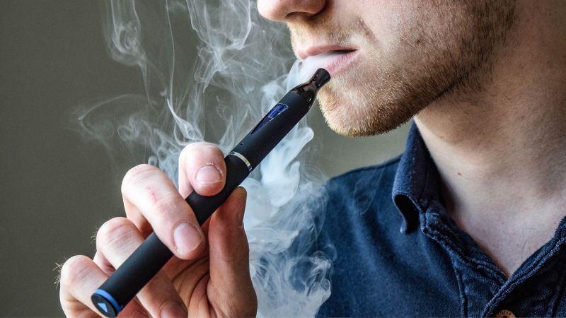 Tigarile electronice sunt mai daunatoare decat am fi crezut, iar copiii sunt cei mai expusi