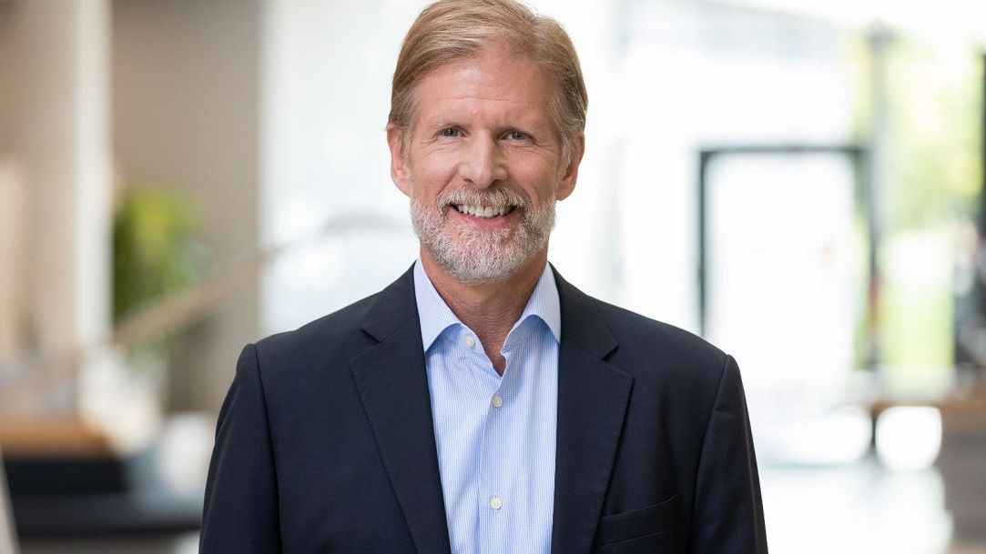 Bullwinkel, Microsoft: Cloud-ul public le oferă companiilor costuri mai reduse, securitate cibernetică și posibilitatea de a se dezvolta mai rapid
