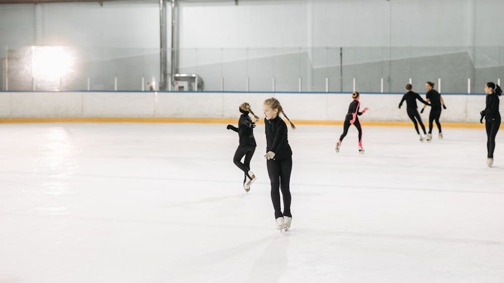 Cursuri gratuite de patinaj pentru copii. Ce sector din București oferă această posibilitate