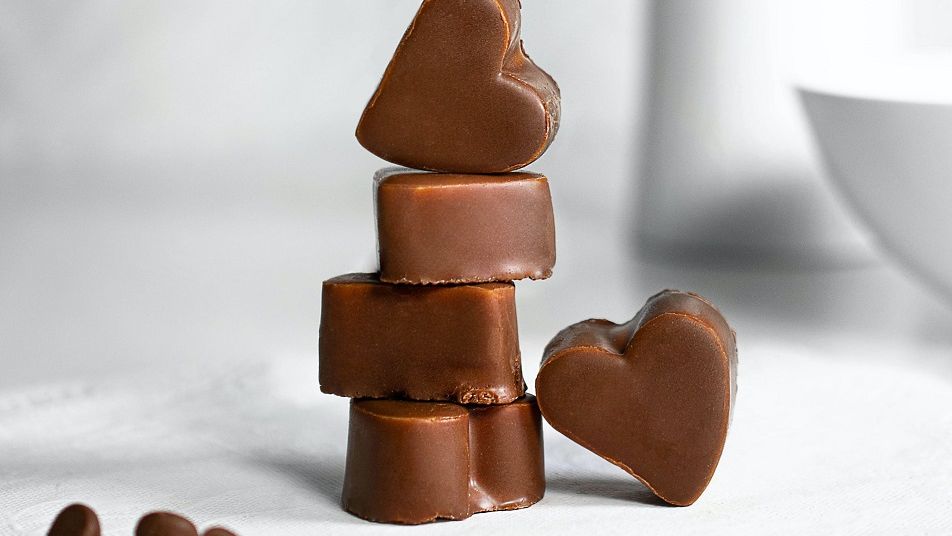 Câte E-uri a găsit Protecția Consumatorului în bomboanele dăruite de Valentine's. Aditivul care nu lipsea din niciuna