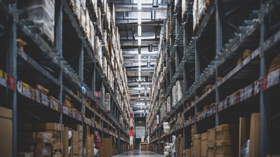 După ce românii s-au îngrămădit să cumpere online, depozitele s-au înmulțit ca ciupercile pe lângă București în timpul pandemiei