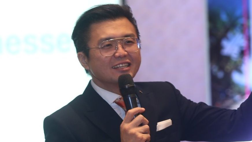 (P) Presedintele mondial JCI, Alexander Tio, vine in Romania