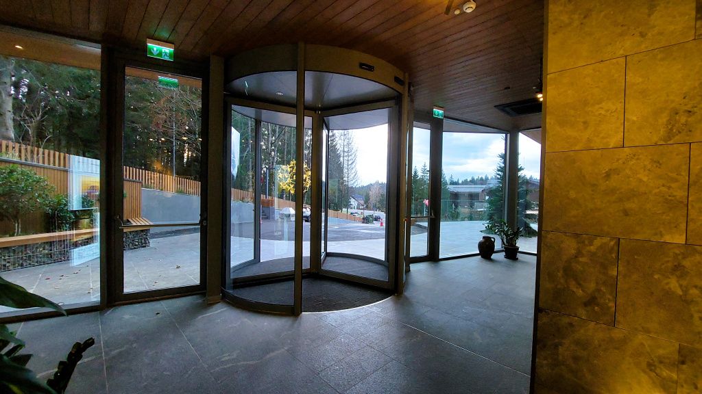 GALERIE FOTO | Cum arată primul hotel de 5 stele din Poiana Brașov - Imagine 59