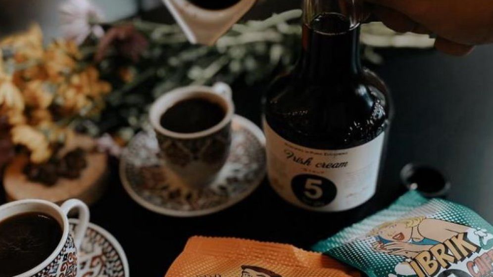 5 to go lansează paharul Retro, de 650ml, cu 3 shot-uri de cafea