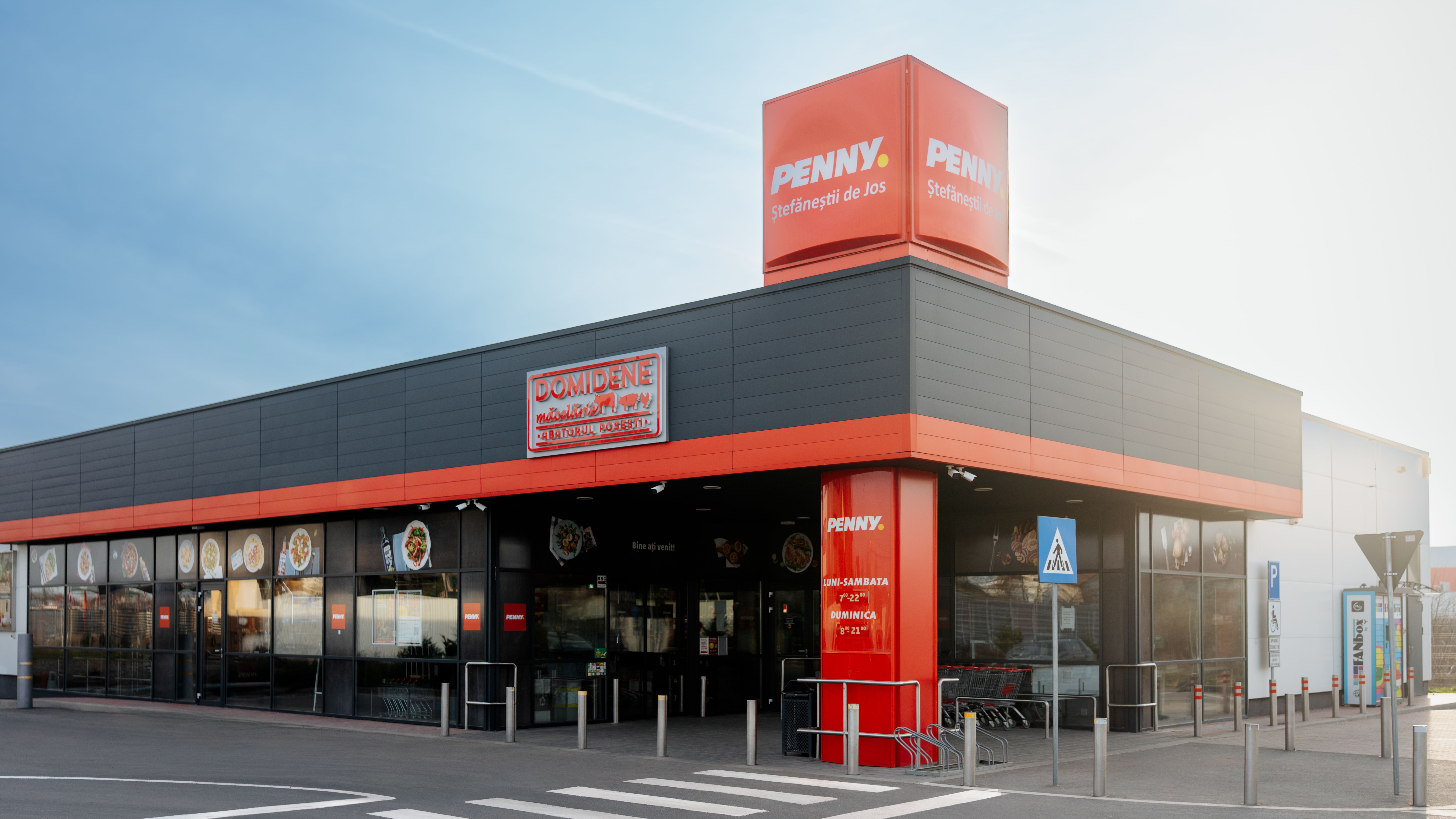PENNY face echipă cu Federația Română de Fotbal pentru Back to School. Ce reduceri vin pe ultima sută de metri