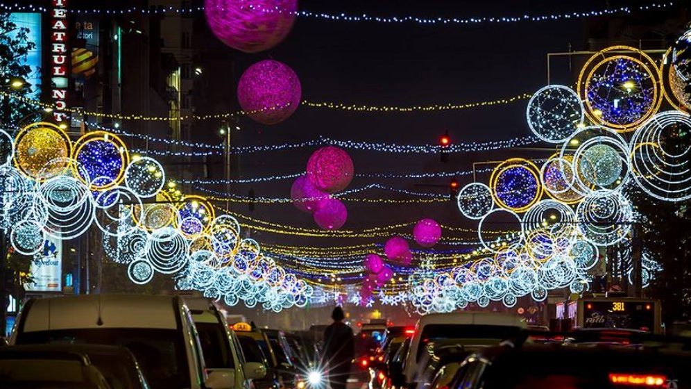 Cat platesc marile orase din Romania pentru luminitele de Craciun. PMB aloca cu 2 milioane de lei mai mult decat anul trecut
