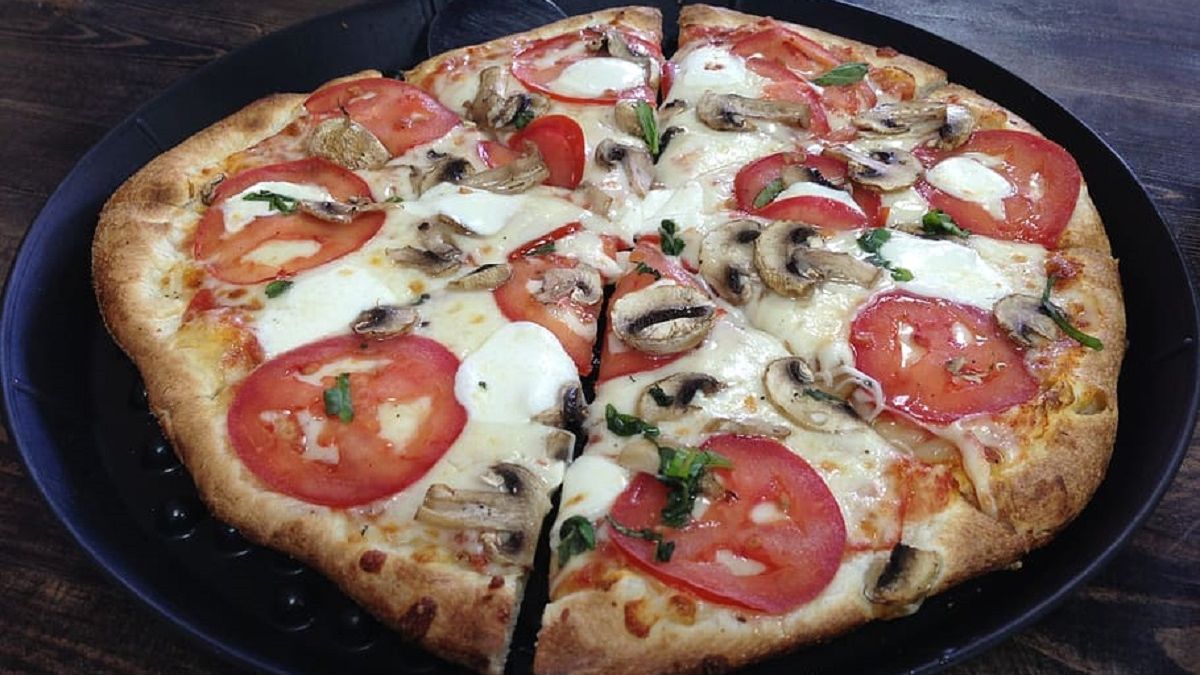 Vitrina caldă, principalul "agent de vânzări" într-o patiserie sau pizzerie