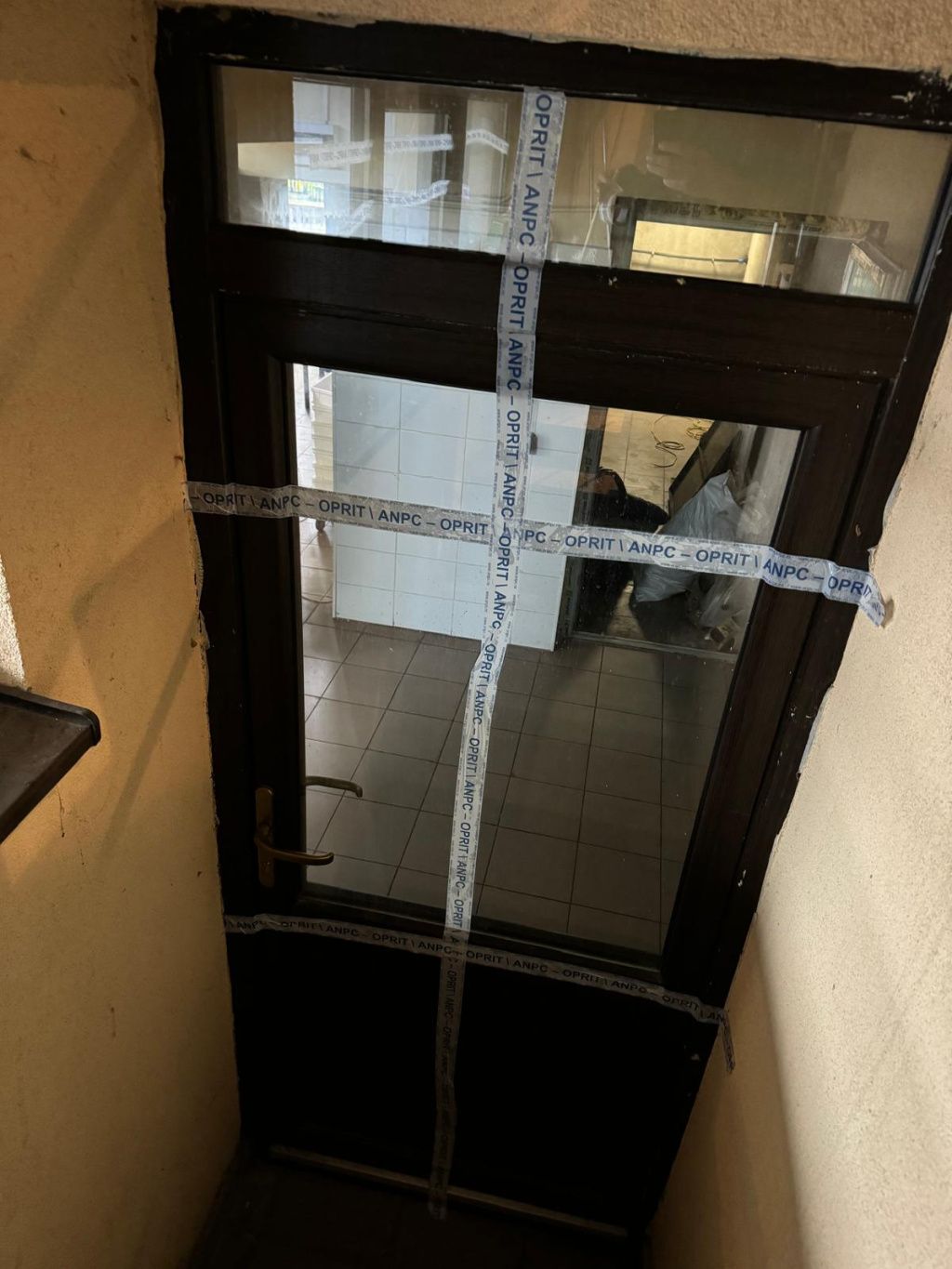 GALERIE FOTO | O pizzerie deținută de Mugur Mihăiescu a fost închisă de ANPC - Imagine 5
