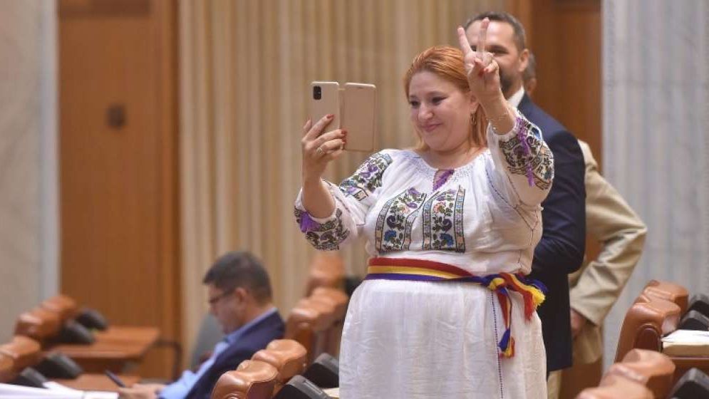 Parlamentul European i-a ridicat imunitatea Dianei Șoșoacă. Președinta S.O.S. va putea fi anchetată penal
