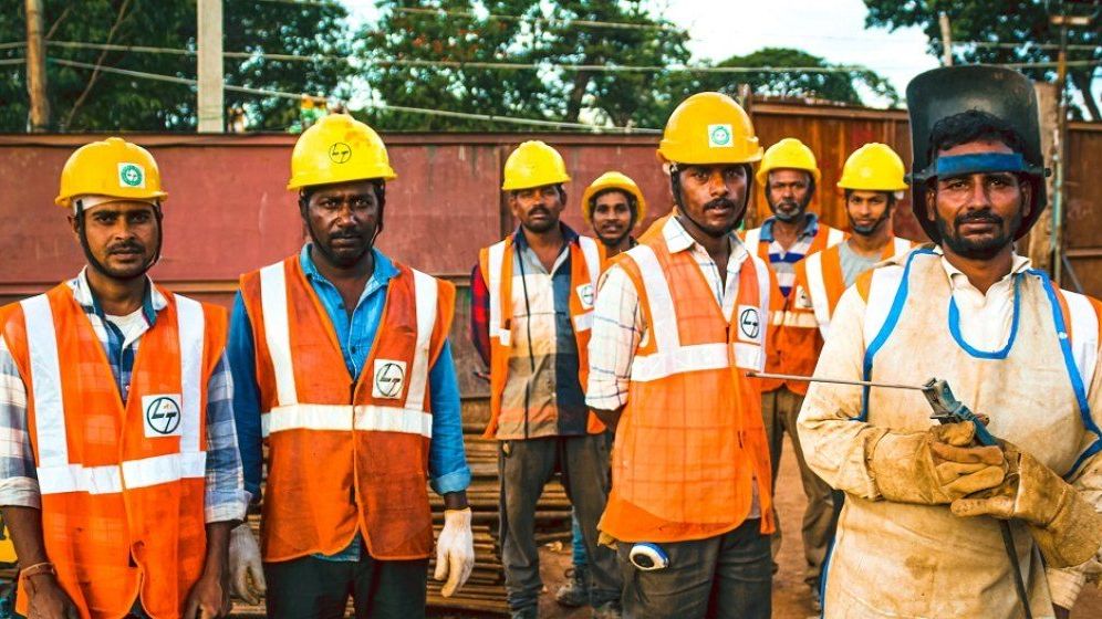 20% din muncitorii străini veniți în România fug ilegal în Europa de Vest cât de repede pot