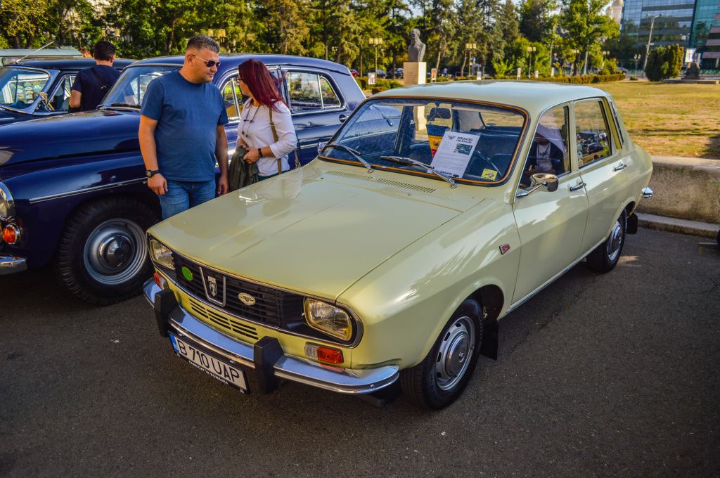 GALERIE FOTO | Mașinile comunismului au făcut baie de mulțime la Operă - Imagine 56