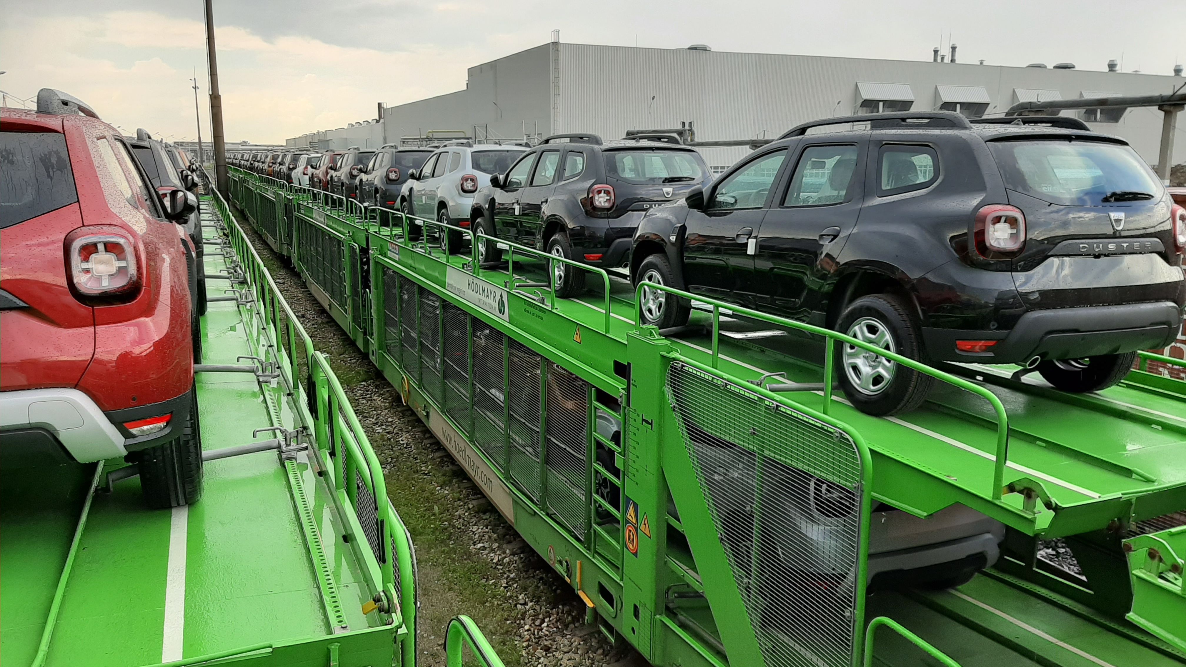 Hodlmayr Logistics Romania va livra toate masinile Dacia comandate de germani