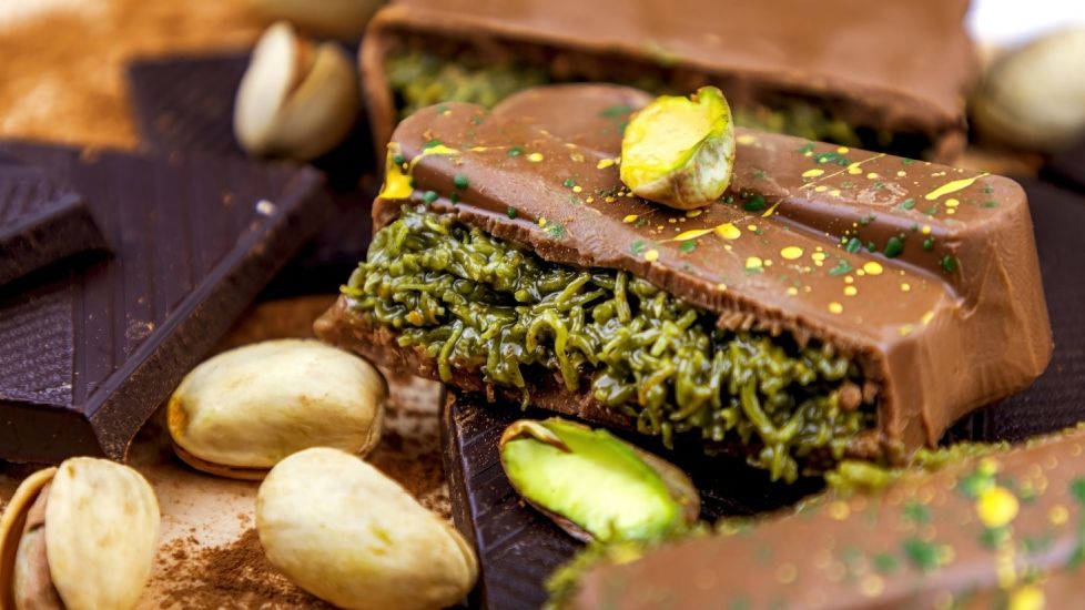 Ciocolata Dubai, trendul care a rupt TikTok-ul, face furori și în România, iar mulți producători s-au reorientat doar pentru a profita de pe urma ei