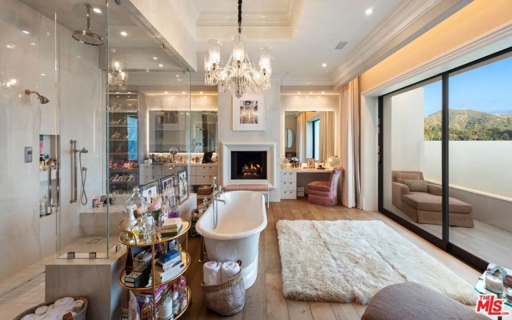 Cum arată casa de 68 mil. euro, scoasă la vânzare de Jennifer Lopez și Ben Affleck - Imagine 7