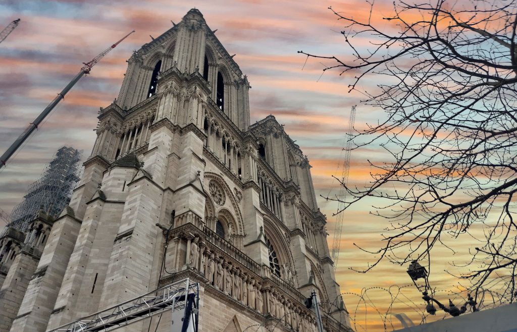 Francezii au anunțat când va fi redeschisă catedrala Notre-Dame din Paris - Imagine 1