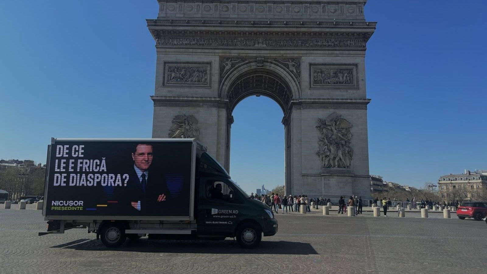 FOTO | Nicușor Dan „a plecat” într-un turneu european ca să afle „de ce se tem politicienii de Diaspora”