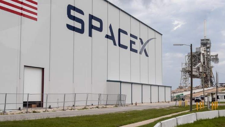 SpaceX a plasat pe orbita un satelit