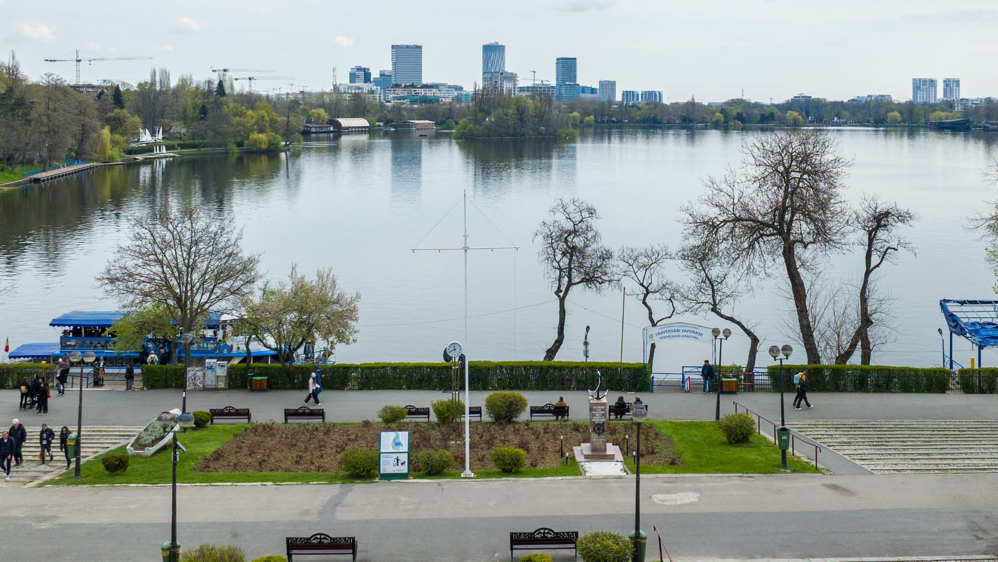 Primăria Capitalei golește Lacul Herăstrău pentru lucrări la maluri. Ciprian Ciucu: „Când mă duc în parc, îmi e rușine”