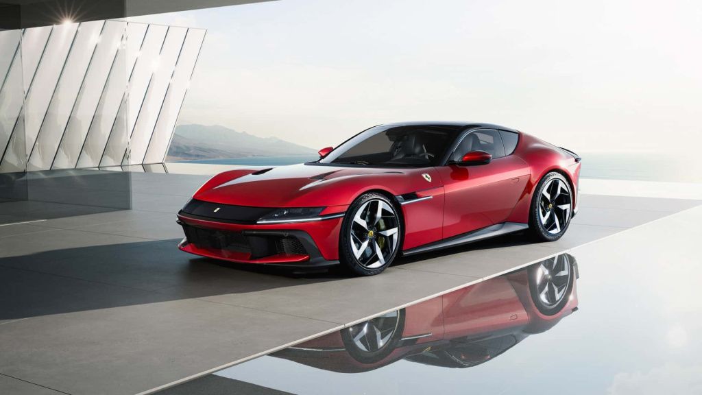 GALERIE FOTO | Ferrari a lansat un nou supercar cu motor V12 - Imagine 18