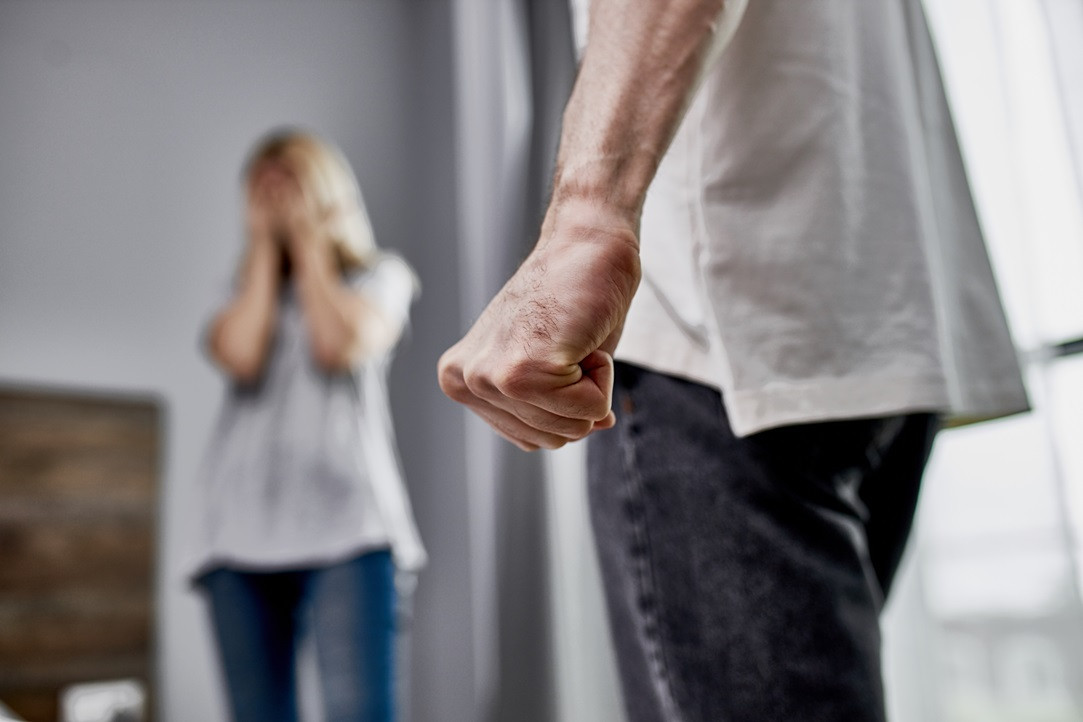 Se schimbă Codul penal. Diana Buzoianu: „Există prea multe fete și femei care sunt forțate să intre în căsătorii sau relații asemănătoare căsătoriei”