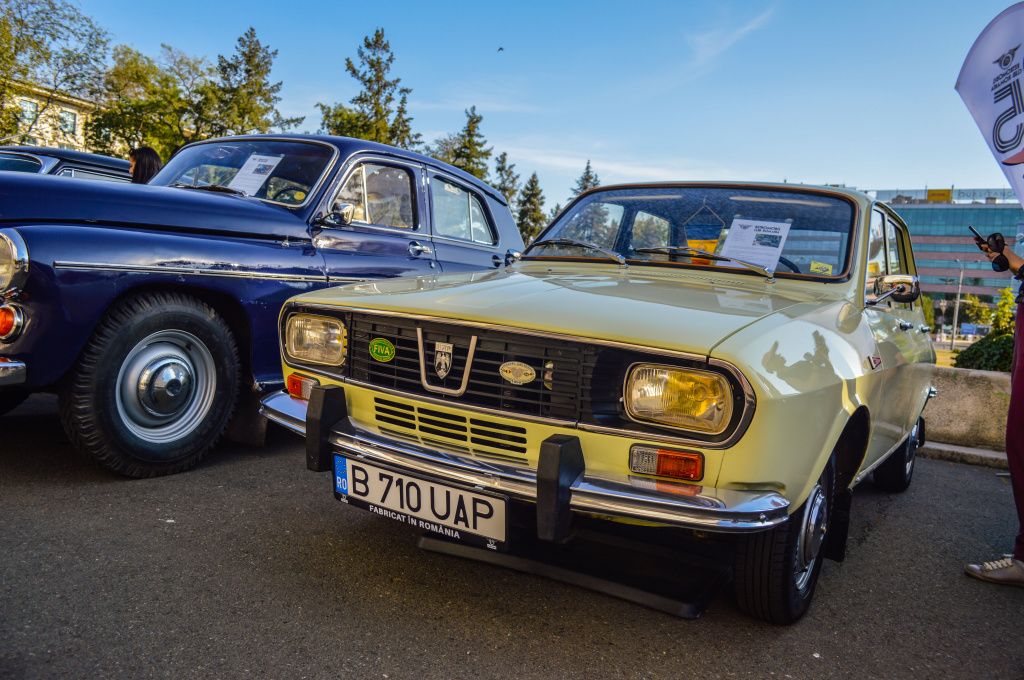 GALERIE FOTO | Mașinile comunismului au făcut baie de mulțime la Operă - Imagine 74