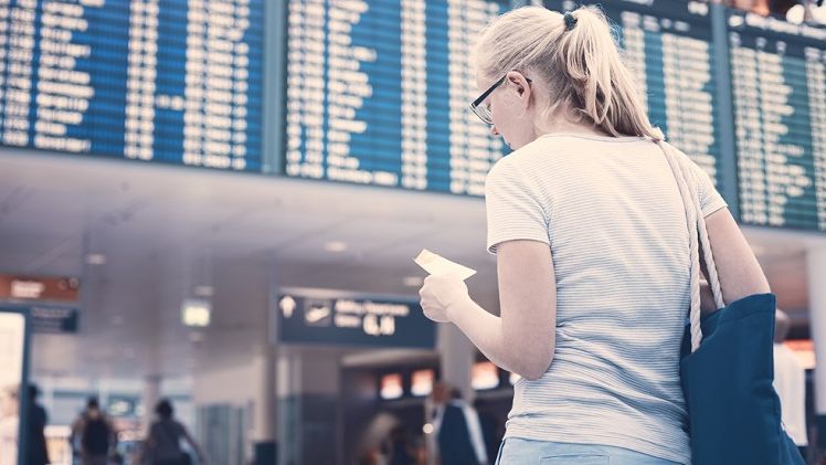 Legea gratierii "zboara" romanii din tara?! Cautarile de bilete de avion one way spre Australia si Canada au crescut de 3 ori in 36 de ore