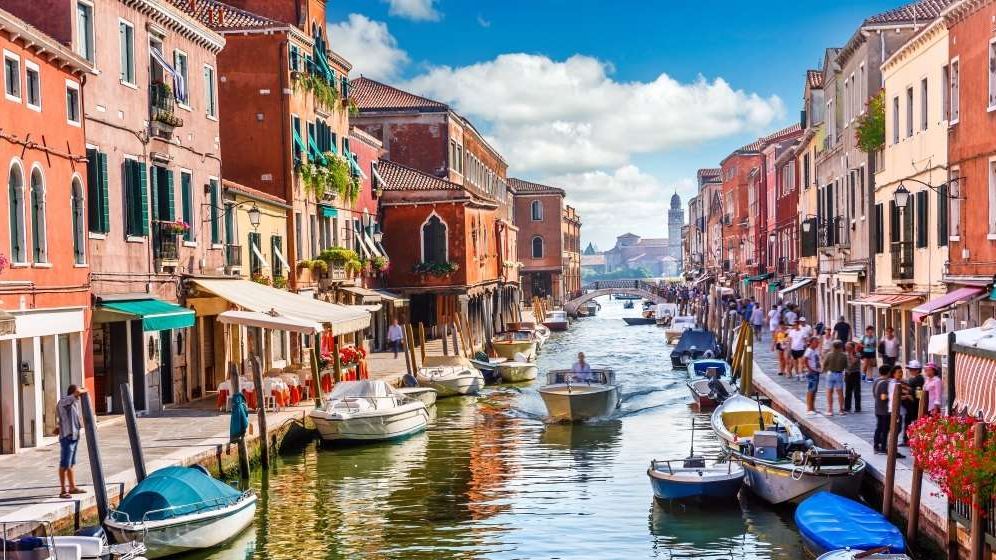 Veneția, inundată de turiști: cu ce soluții vin locuitorii și autoritățile pentru salvarea destinației