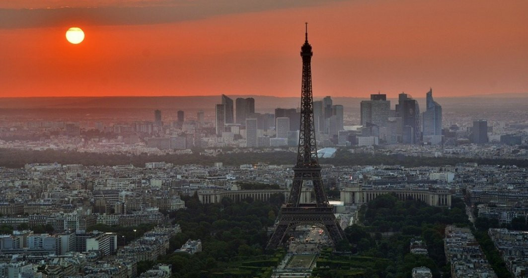 Caniculă în Franța: cod roșu în 24 de departamente, temperaturi de 40 de grade și program redus la Turnul Eiffel și Luvru