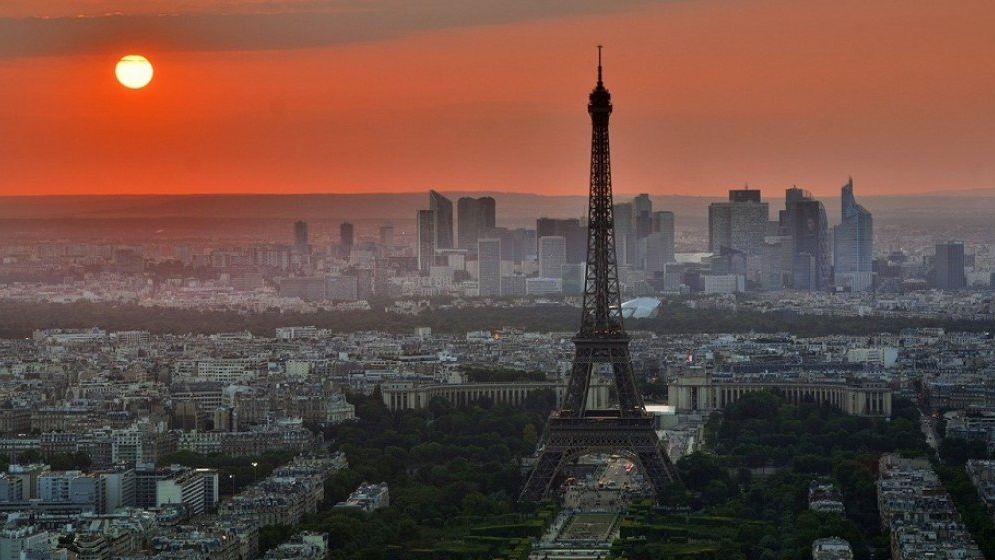 Caniculă în Franța: cod roșu în 24 de departamente, temperaturi de 40 de grade și program redus la Turnul Eiffel și Luvru