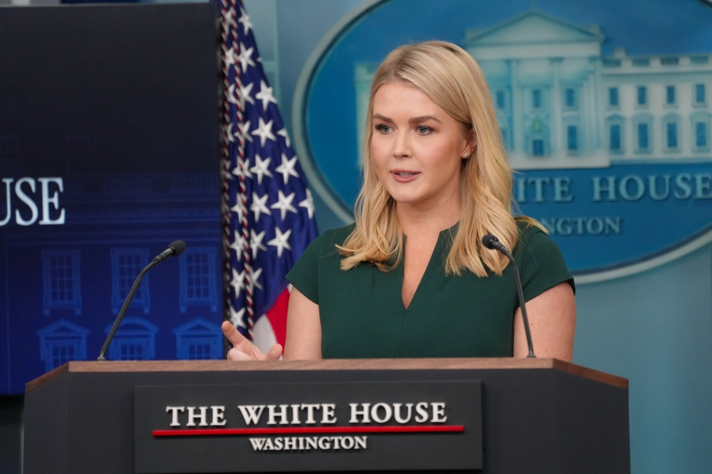 Trump a concediat-o pe Karoline Leavitt, prima secretară de presă Gen Z de la Casa Albă