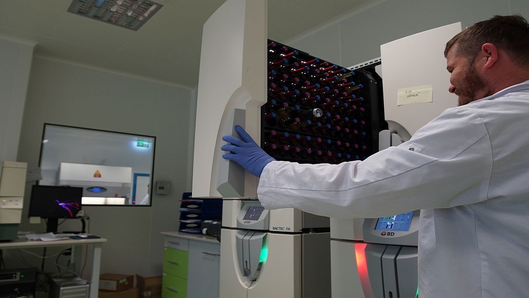 Celule stem, o șansă importantă pentru o fetiță din România cu grave probleme neurologice