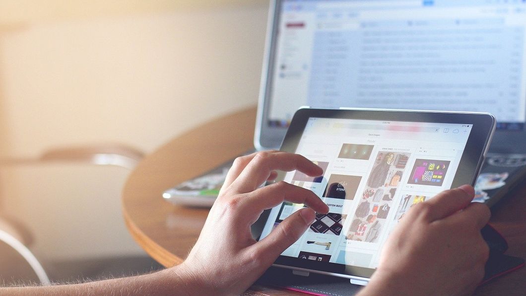 UE a pus pe pauză proiectul de taxare a serviciilor digitale