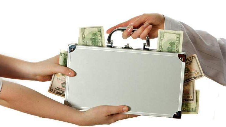 Smartree: Salariile si bonusurile romanilor, pe plus in 2016. Majorarea salariului minim incepe sa se simta