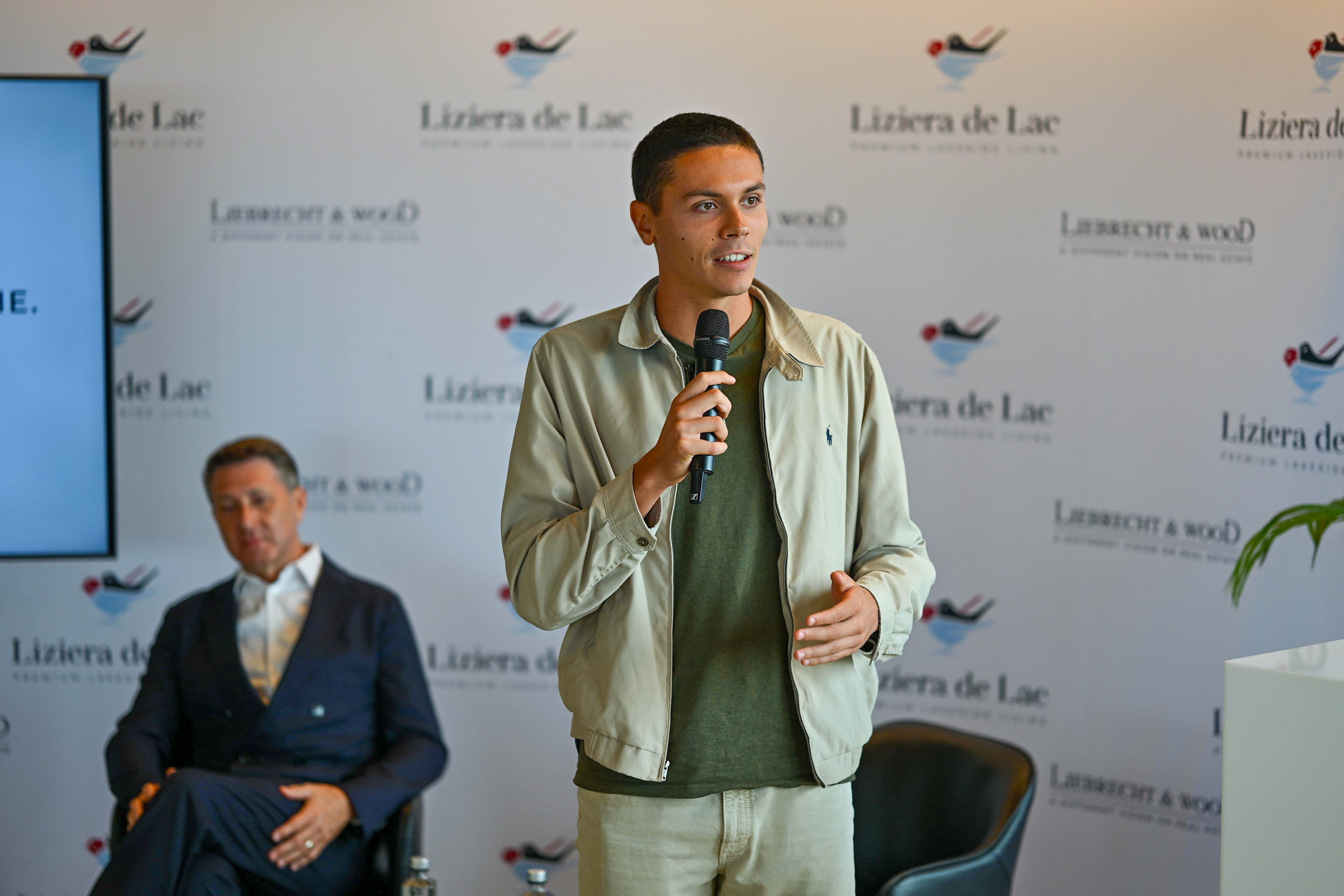FOTO. Stejarul David Popovici. Locul în care campionul își încarcă bateriile: Am simțit căldura oamenilor pe care nu o regăsești ușor în oraș