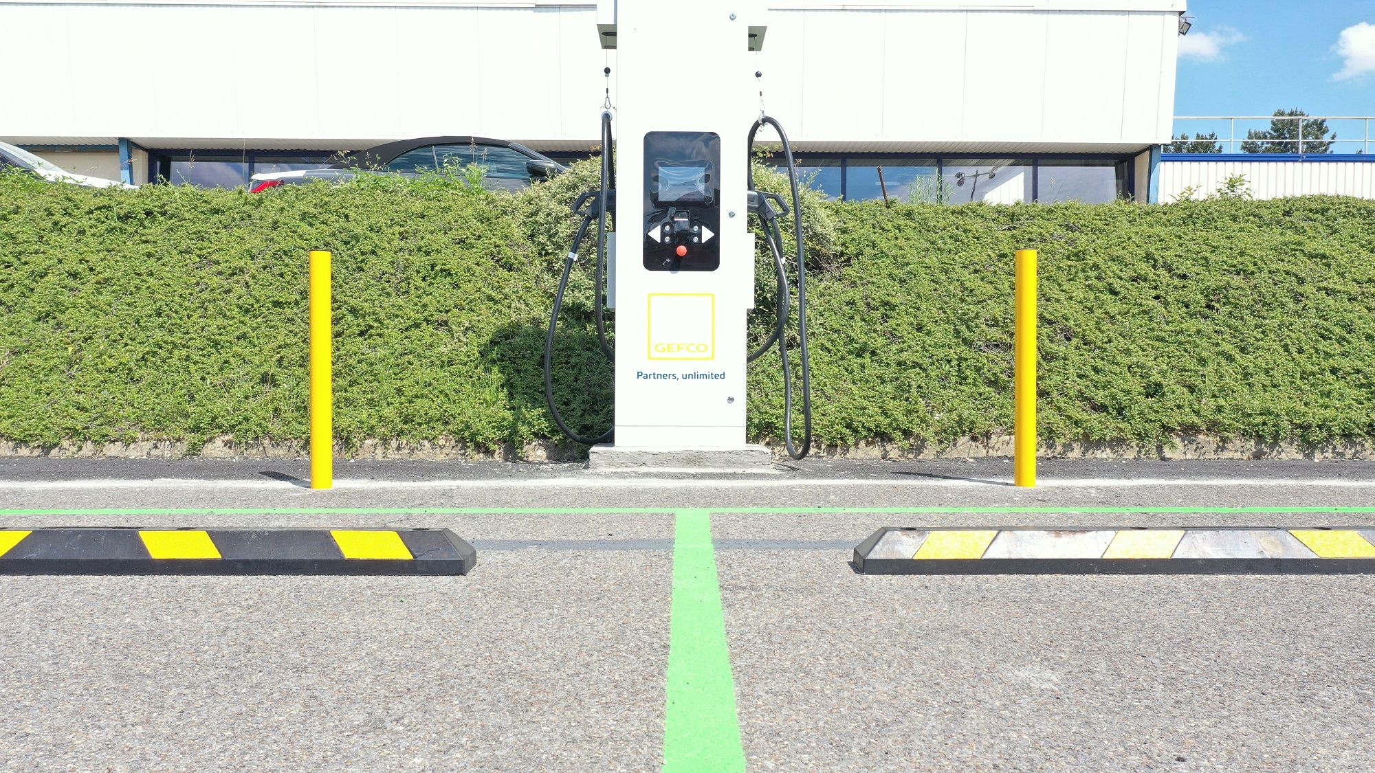 GEFCO instalează 290 de stații de încărcare e-Totem în centrele sale din Europa