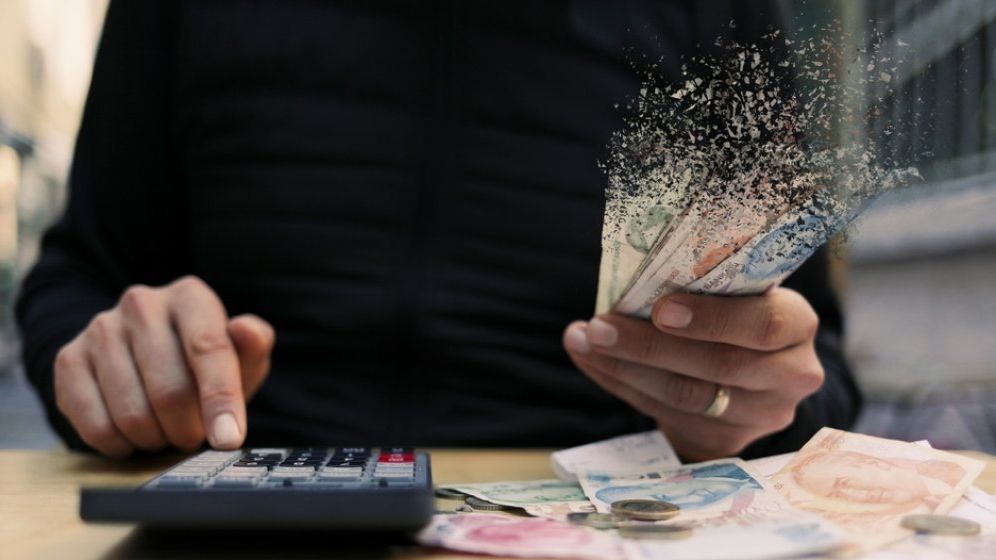FMI estimează o încetinire a economiei româneşti şi o inflaţie de peste 10% în 2023