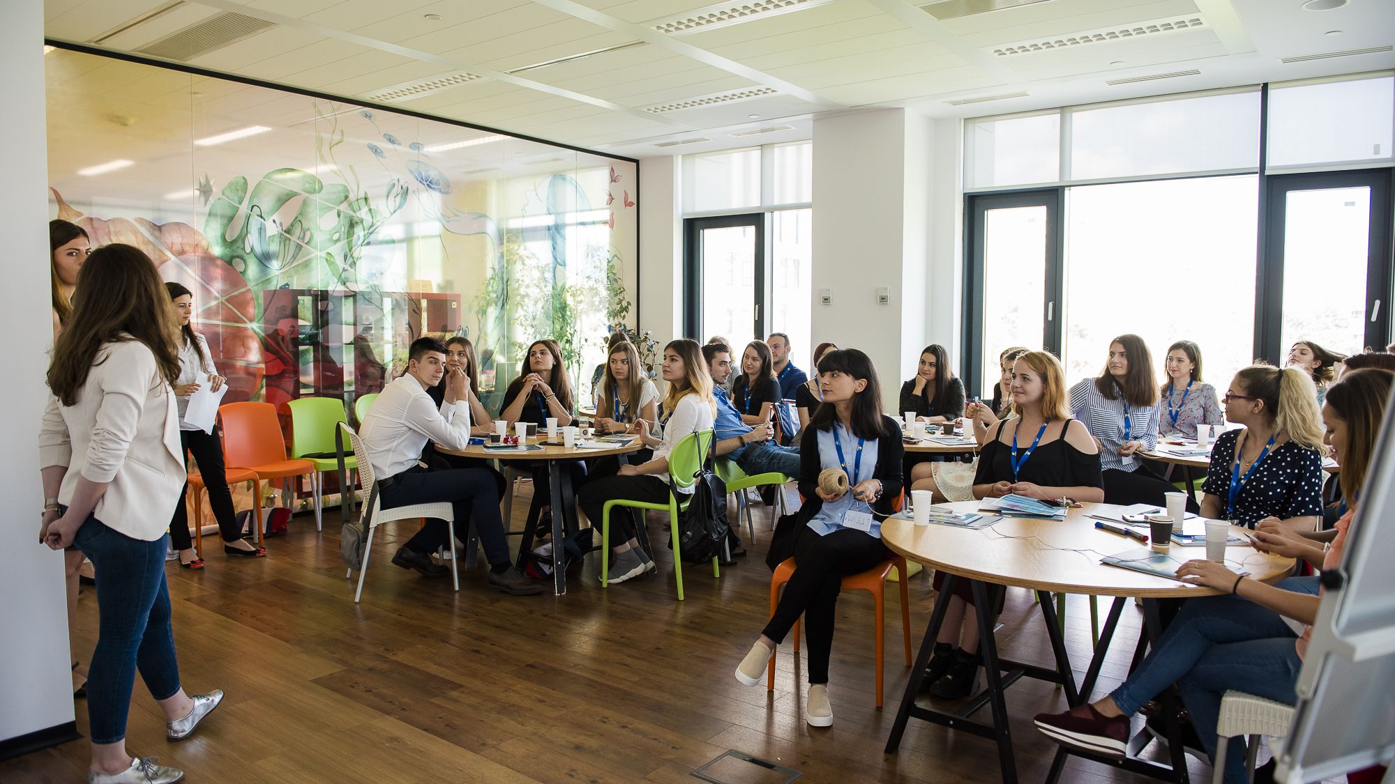 Scoala de vara pentru tinerii care vor sa descopere mediul de business