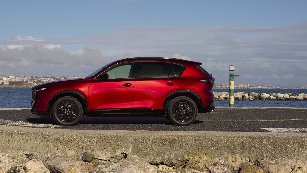 [FOTO] Noua Mazda CX-5 este mai mare, dar pierde motorizarea diesel - Imagine 17